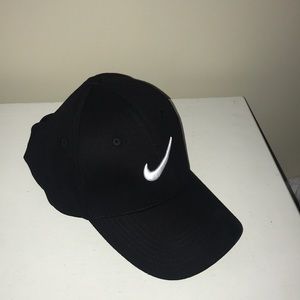 New nike adjustable hat black with silver swoosh